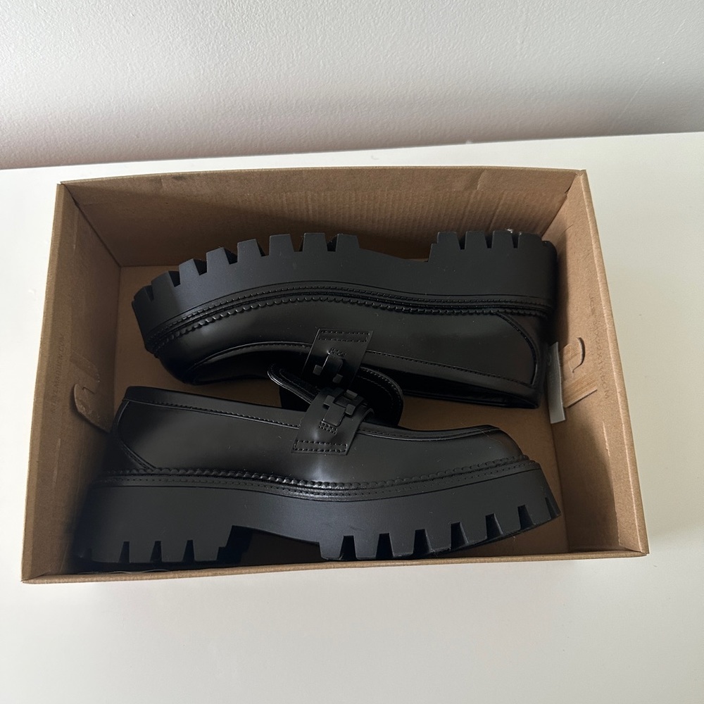 Steve Madden Loafers. Barros Black Size 8.